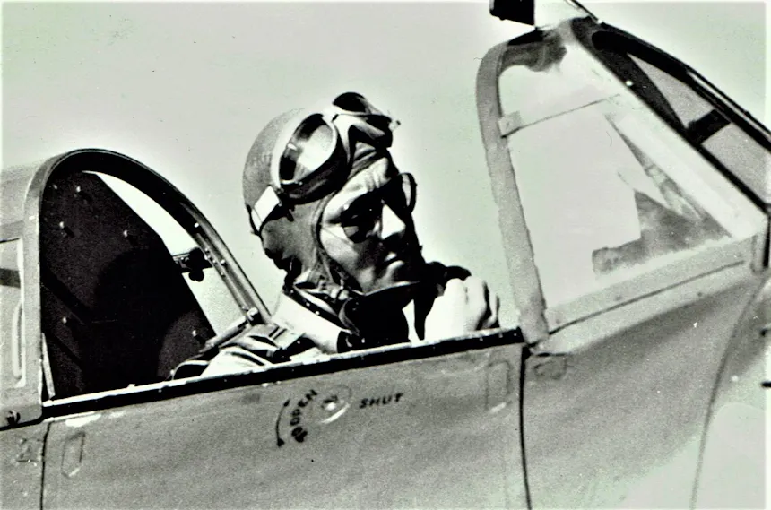 historische foto Prins Bernhard als piloot
