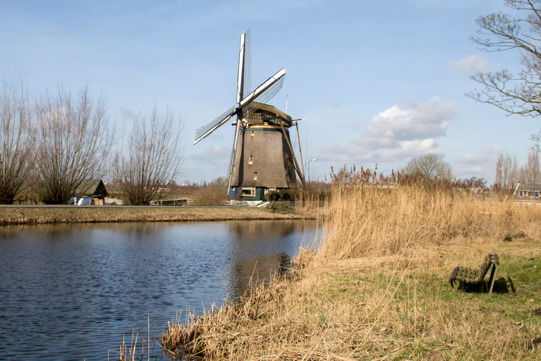Broekzijdse Molen vanaf andere kant water