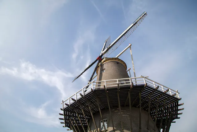 De Nieuwe Molen met stelling van onderen gezien