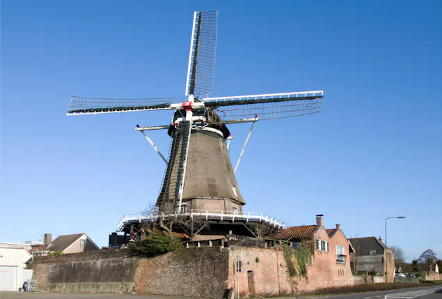 Molen De Valk op stadsmuur