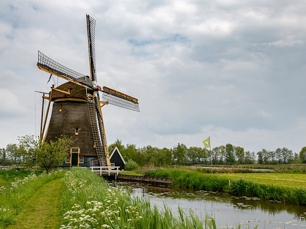Loenderveense Molen met sloot