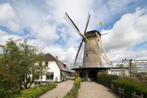 Molen Geesina buiten