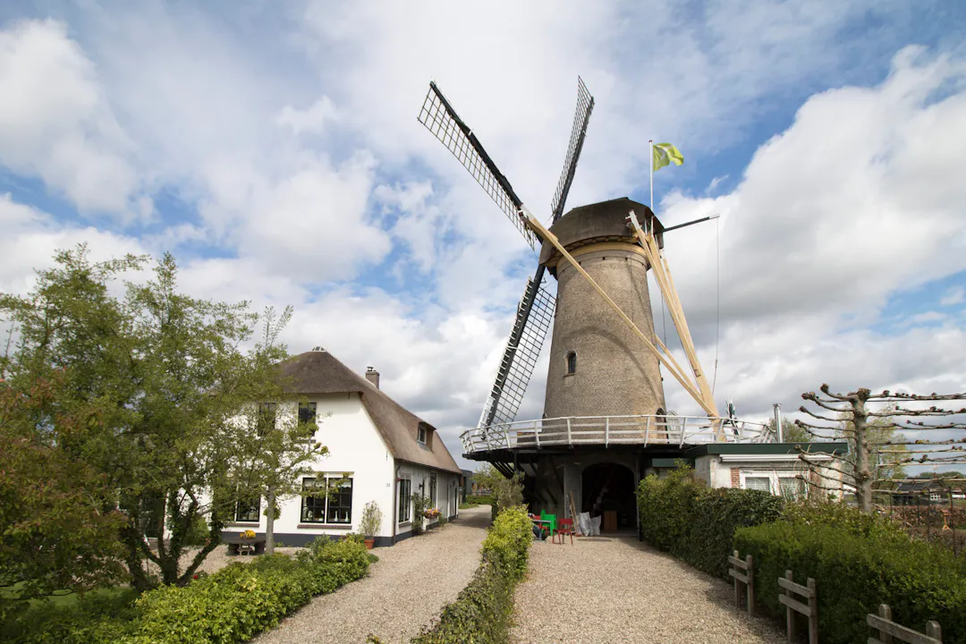 Molen Geesina buiten
