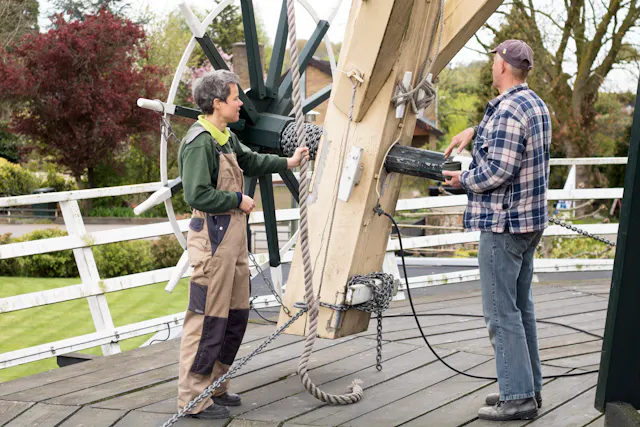 molenaars op stelling Molen Geesina