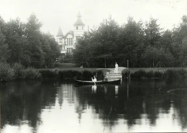 Huize Heidestein met bootje