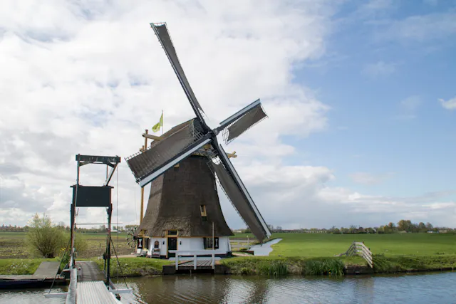 Molen t Hoog en Groenland langs water