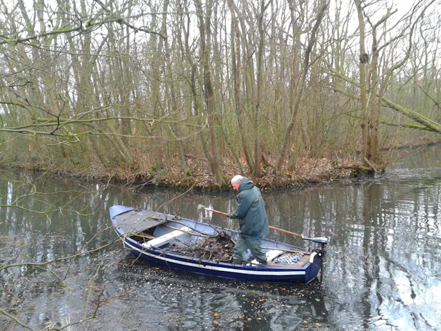 vrijwilliger Kooilust in bootje