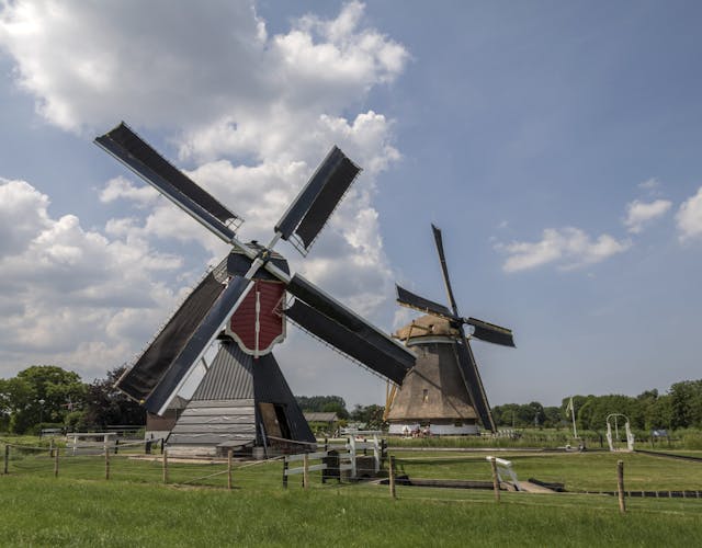 Molen Buitenweg met daarachter Molen Westbroek