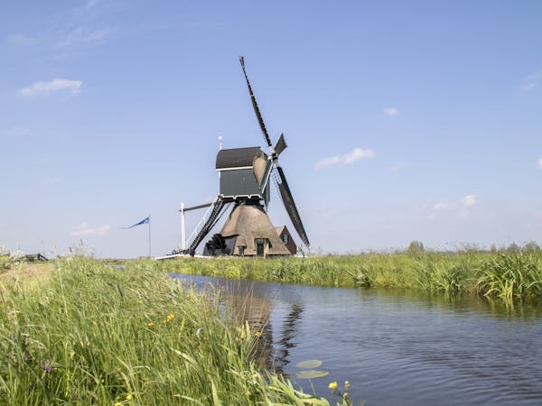 Middelste Molen buiten met sloot