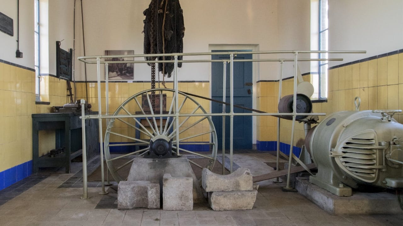 binnen in gemaal bij Middelste Molen