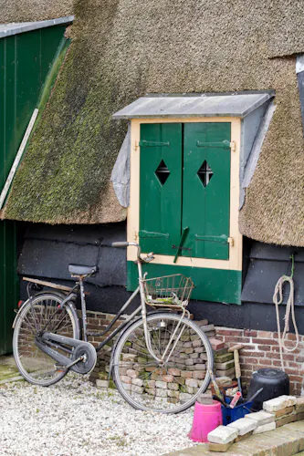 voorplaats met oude fiets Spengense Molen
