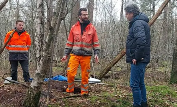 archeologen op zoek naar grafheuvel