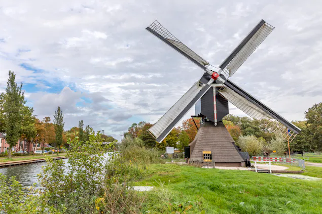 Molen Oudegein buiten