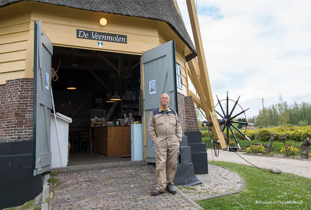 molenaar buiten voor Veenmolen