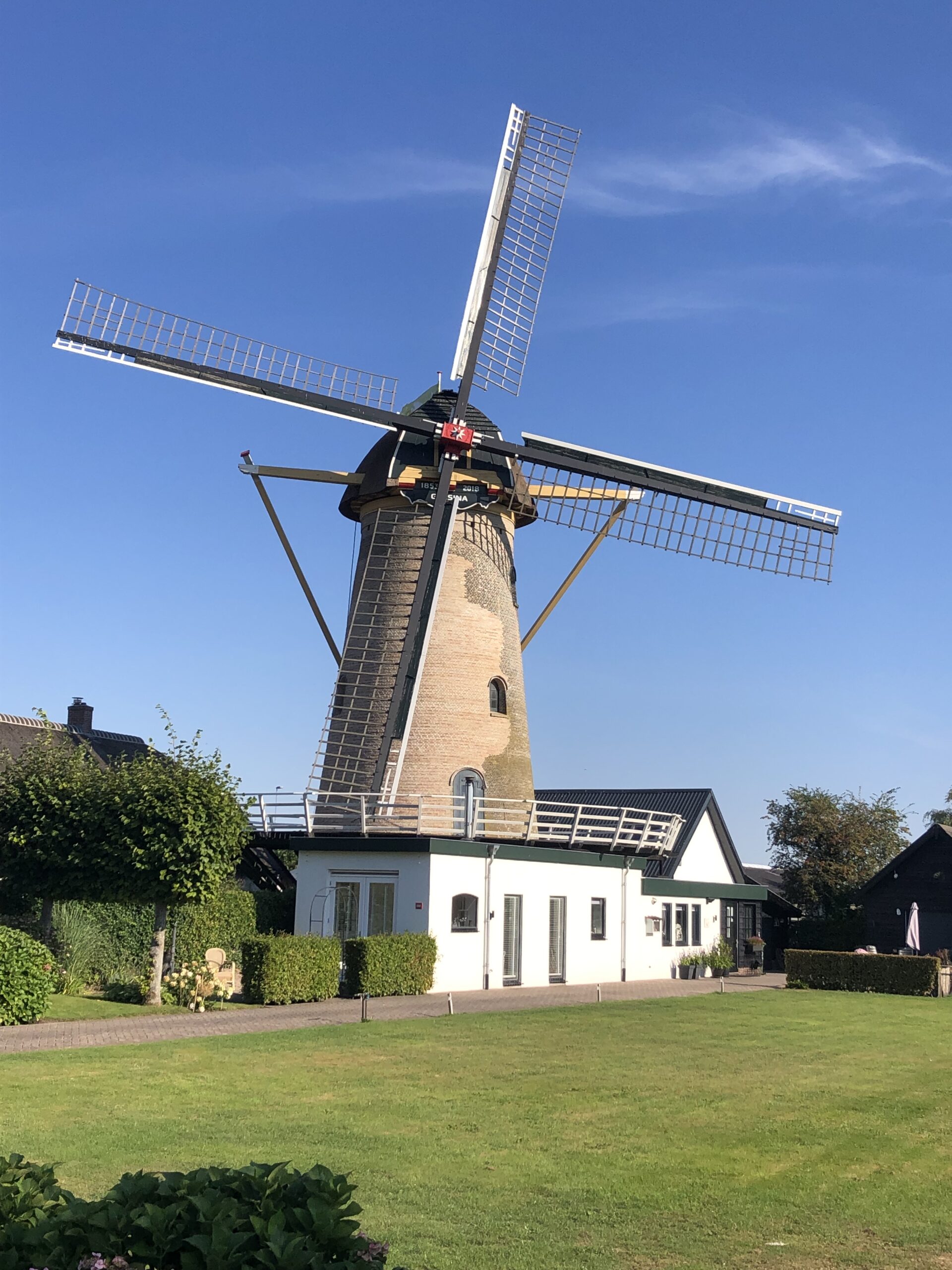 Molen Geesina vooraanzicht