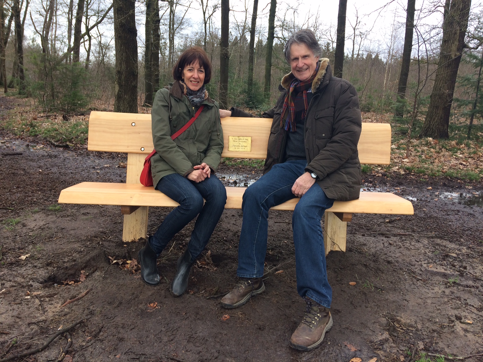 twee donateurs op bankje