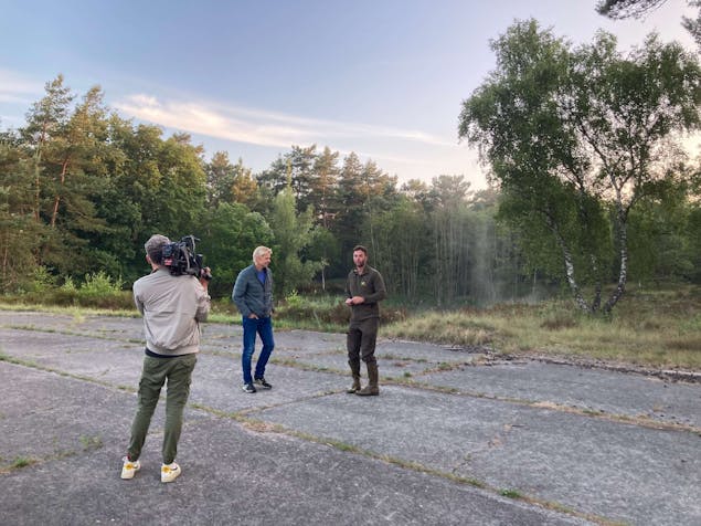 Camerateam Vroege Vogels filmt op Park Vliegbasis Soesterberg.