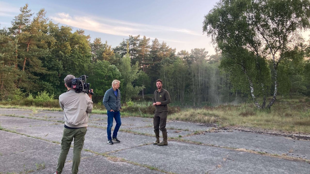 Camerateam Vroege Vogels filmt op Park Vliegbasis Soesterberg.