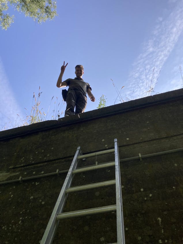 Ecoloog Frans-Jan op de commandobunker