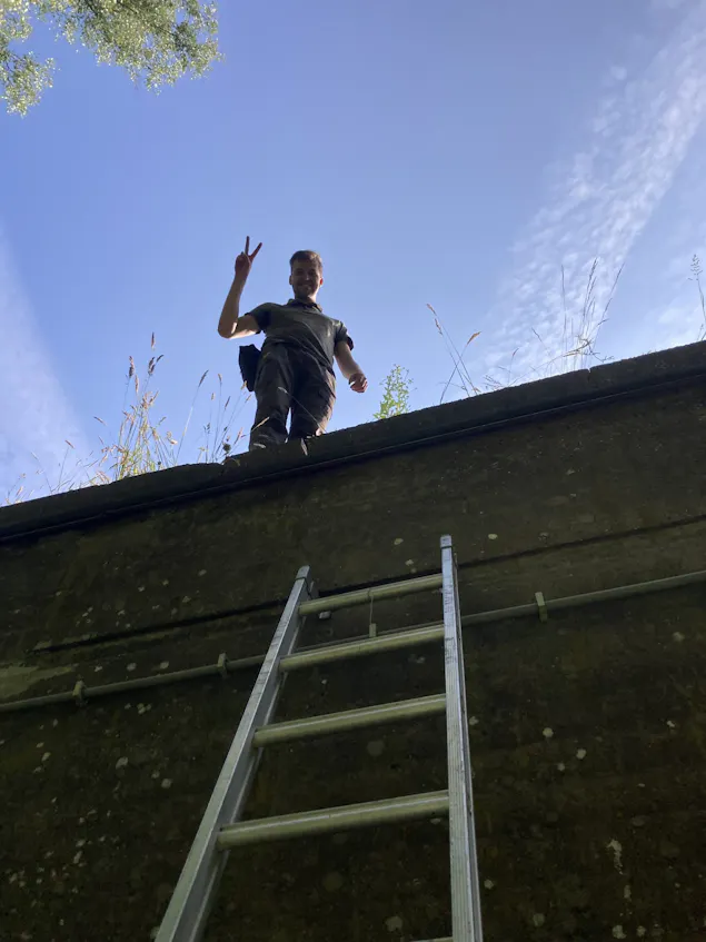 Ecoloog Frans-Jan op de commandobunker